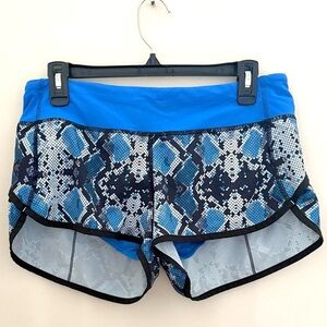 Lululemon Midrise Speed Shorts in Ziggy Snake Caspian Blue Pipe Dream